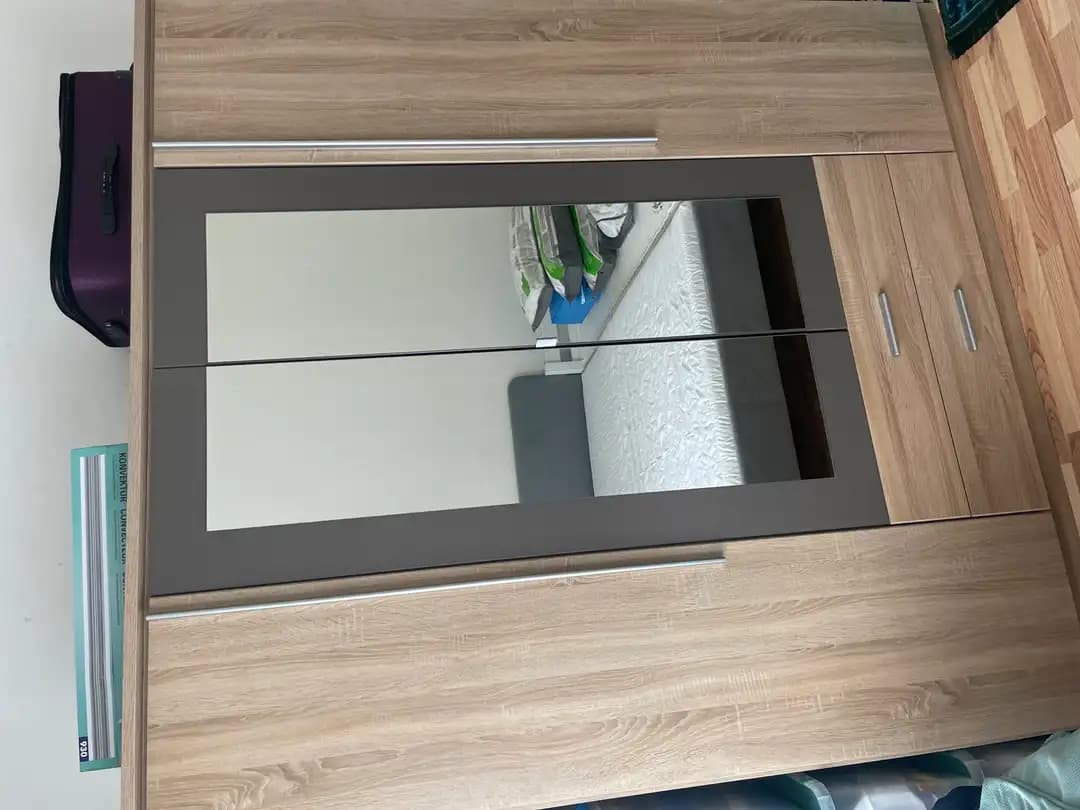 Kleiderschrank